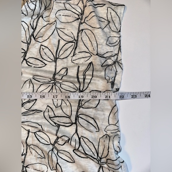 Cynthia Rowley White Linen V-Neck T-Shirt Size L Black Floral Print Short Sleeve - Picture 5 of 6